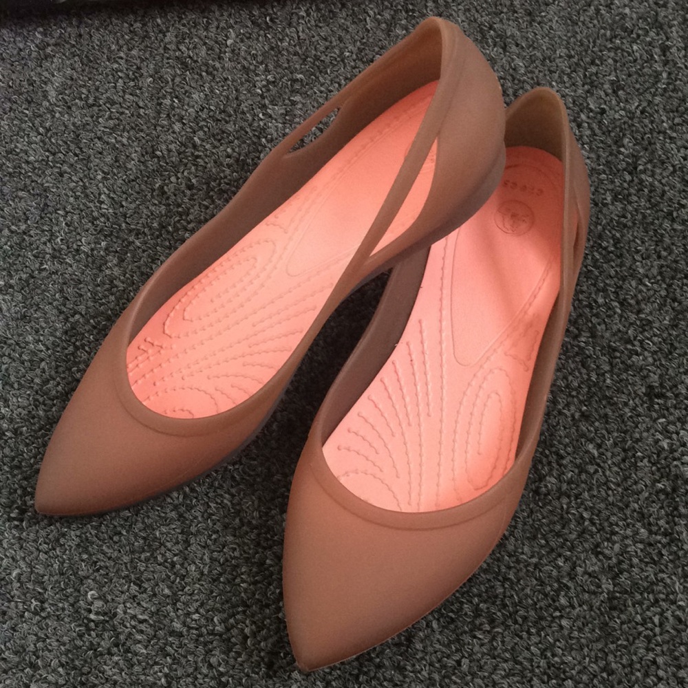 Crocs Pointed Toe Flats - Stylish and Comfortable